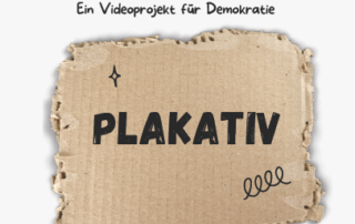 Text "Plakativ" auf braunem Karton.